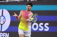 Shelton plays a forehand in the ATP 500 Dallas Open 2025 - Day 2 - Source: Getty